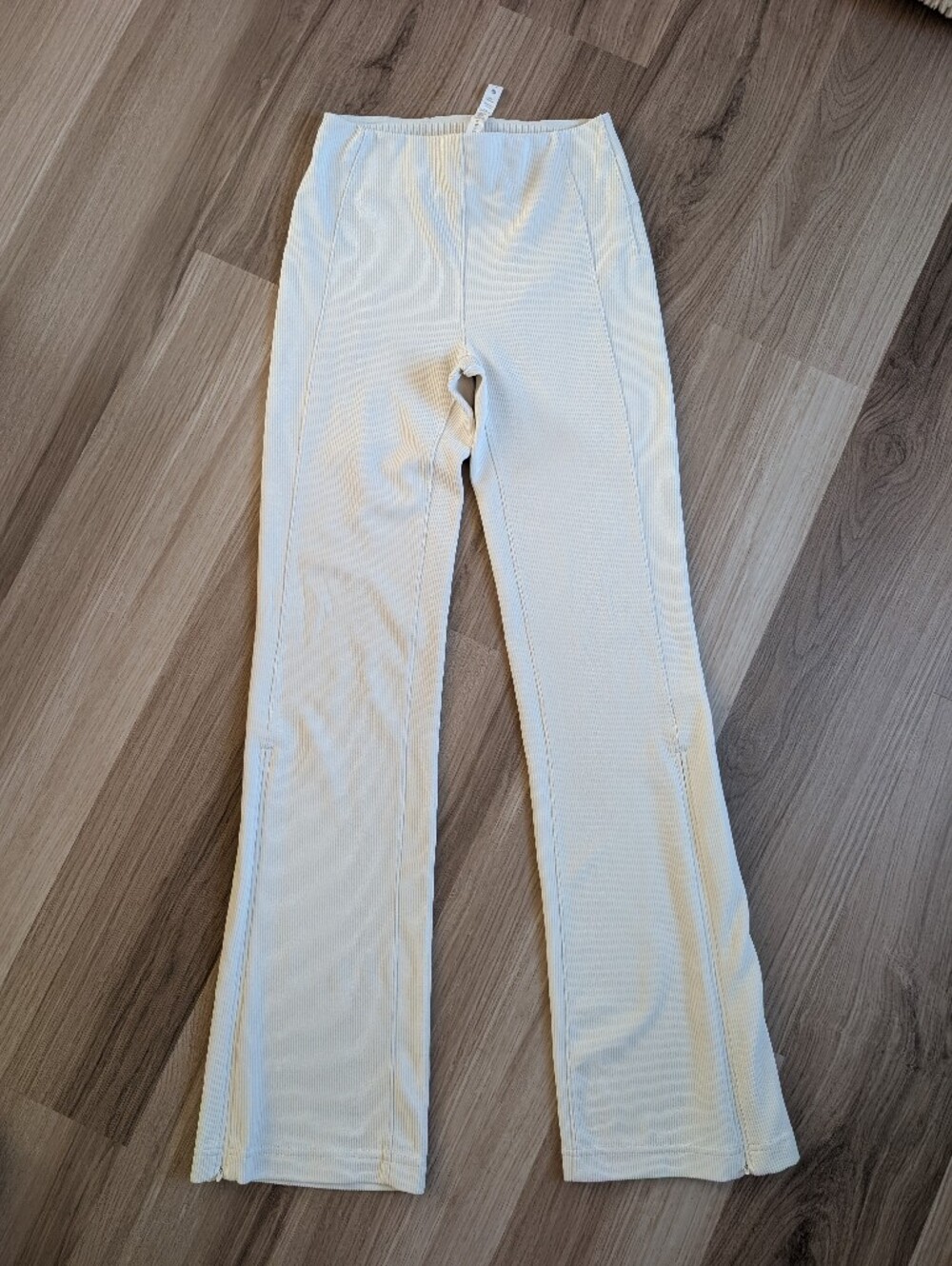 Lululemon Bone Ribbed Softstreme Flared Pant 32" Size 4